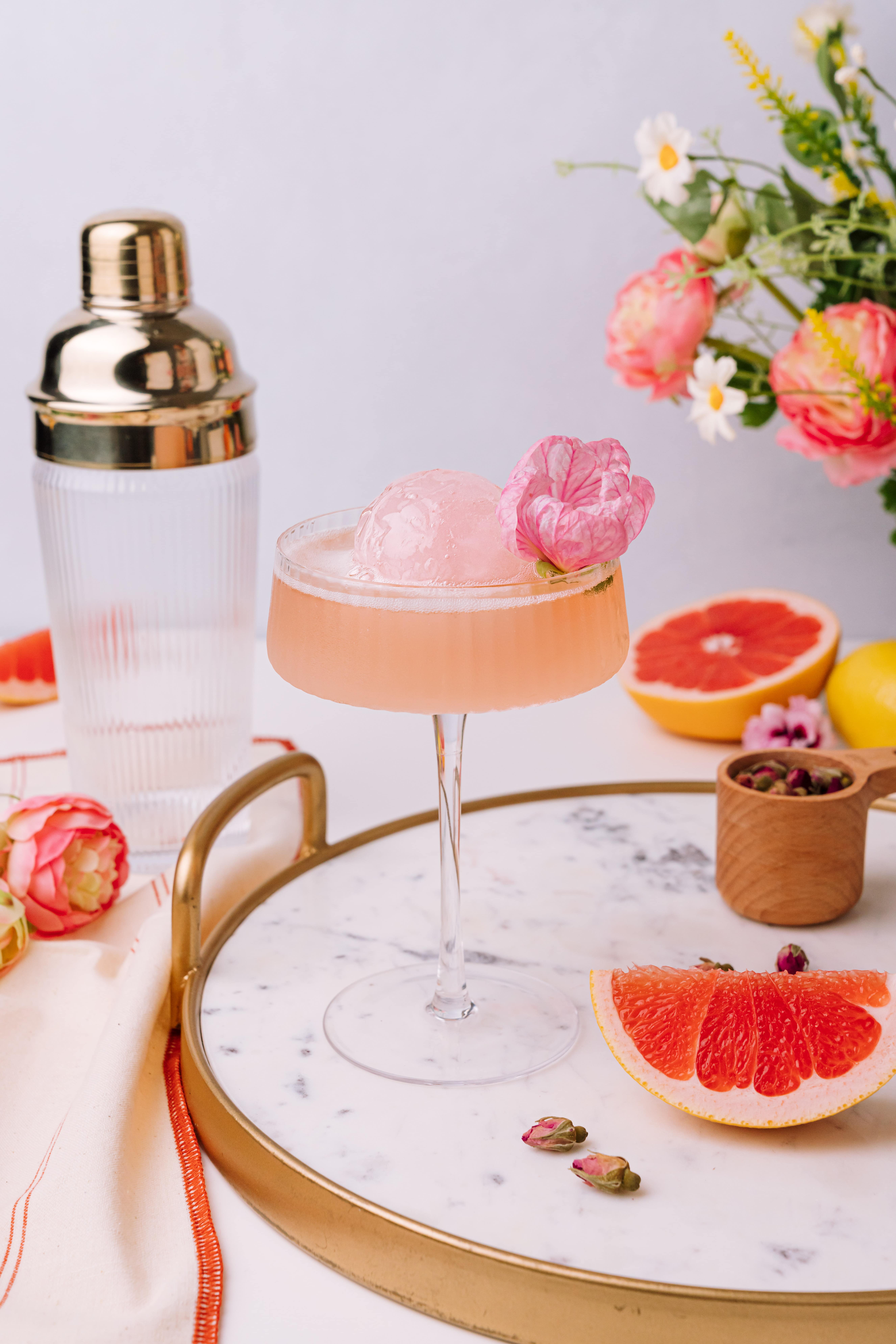 Exciting Cocktails with Edible Flowers!