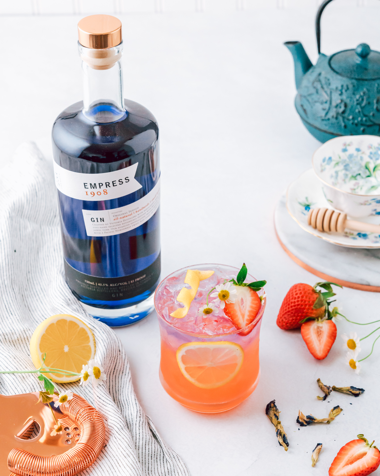 Berry Tea Cocktail - The Social Sipper