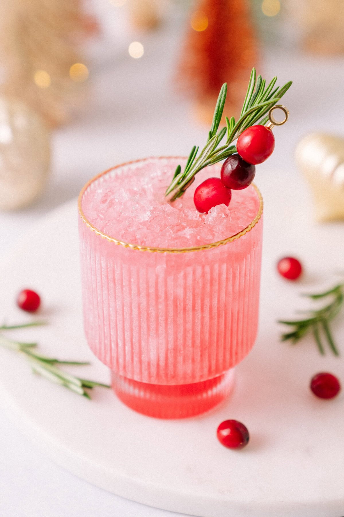 Cranberry Bramble Mocktail - The Social Sipper