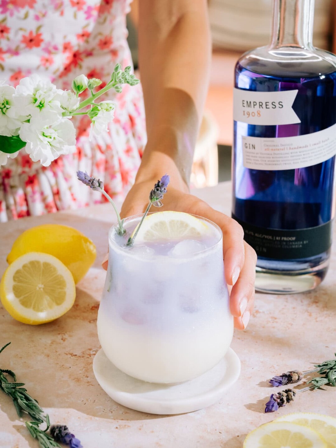 Amalfi Spritz Peach Limoncello Spritz Cocktail The Social Sipper amalfi-spritz-peach-limoncello-spritz-cocktail-the-social-sipper